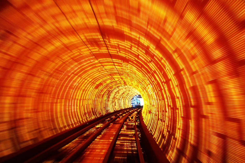BundSightseeingTunnel2b-FlickrCC-WenjieZhang
