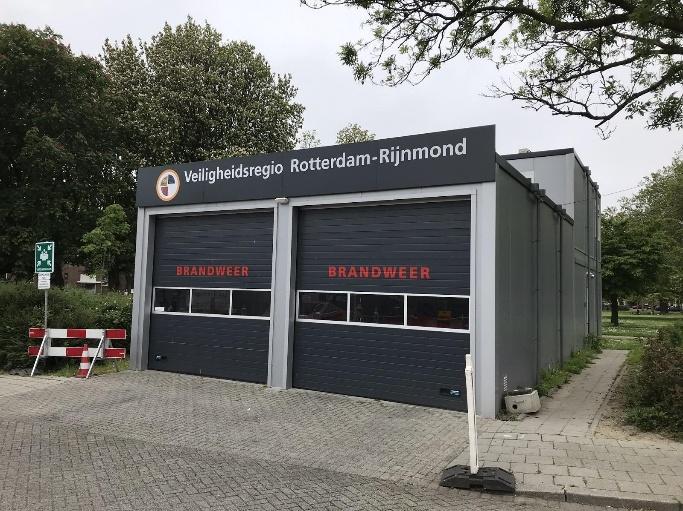 A building with a garage door
AI-generated content may be incorrect.